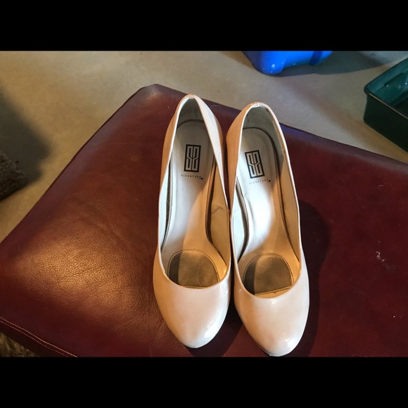 Tan heels - Picture 2 of 5